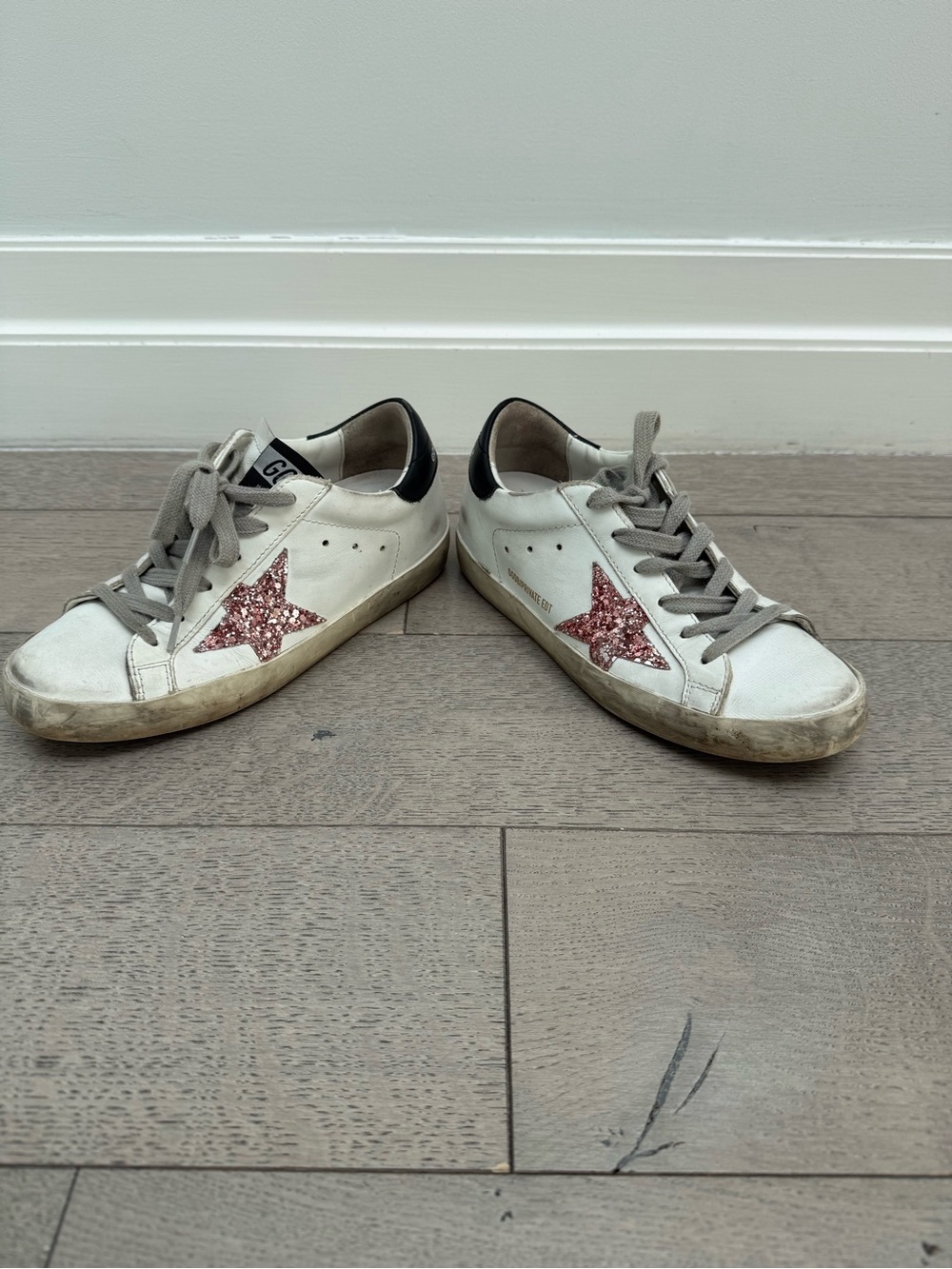 Golden Goose White Leather Low-Top Sneakers with Pink Glitter Star
